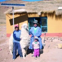 Encuentro eficaz entre energía solar y textiles andinos (Petropress 6, mayo 2007)