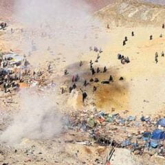 La mina más rica de estaño, enfrenta a los “hermanos de clase” (Petropress 3, octubre 2006)