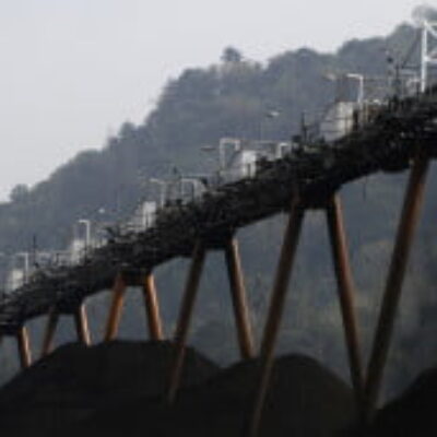 Glencore más Xstrata, nace una potencia de las materias primas (BBC Mundo, 7-1-12)
