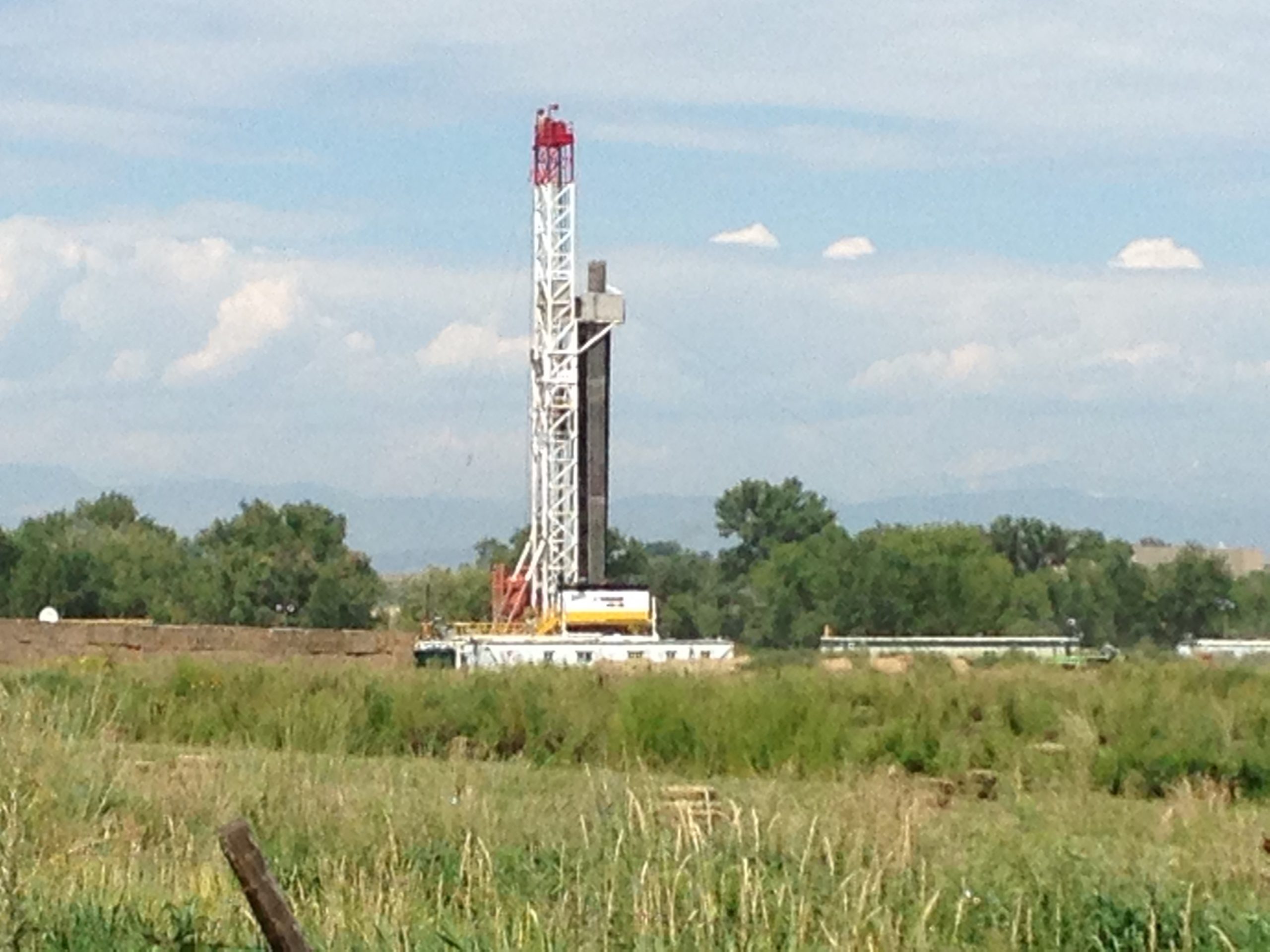 Sitio de fracking en Colorado, Estados Unidos. Foto: Phoenix Law en Flickr.
