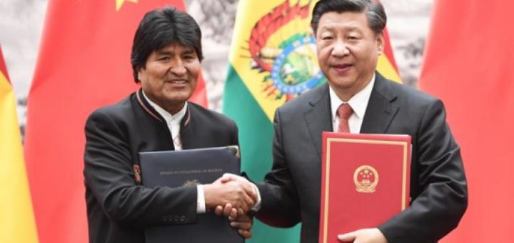 El presidente del Estado Plurinacional de Bolivia, Evo Morales, y su homólogo de la República Popular China, Xi Jinping, firmaron acuerdos de cooperación bilateral. Foto: Gobierno de Bolivia.