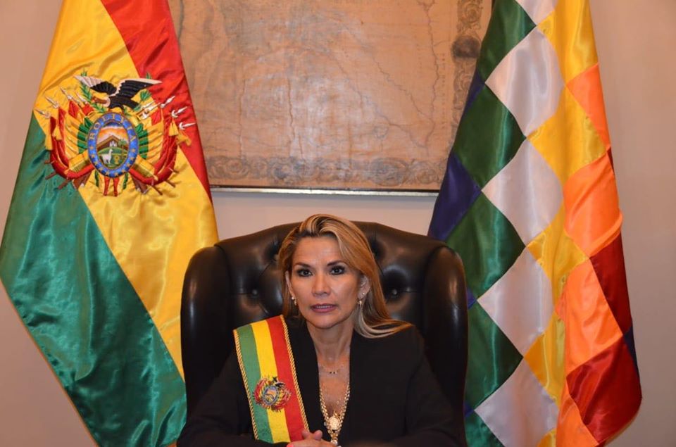 El gobierno de Jeanine Añez emitió la norma que facilita el ingreso de transgénicos en plena pandemia. Foto: Agencia Andina.