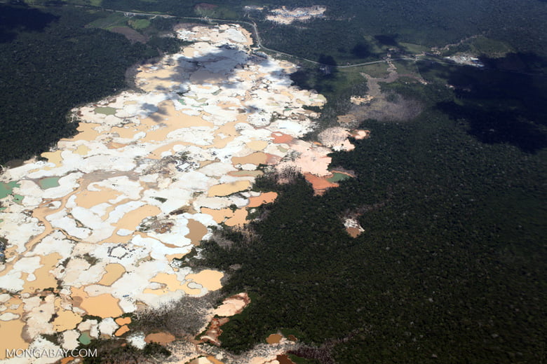 Vista aérea de la deforestación causada por la minería ilegal. Foto: Rhett A. Butler / Mongabay.