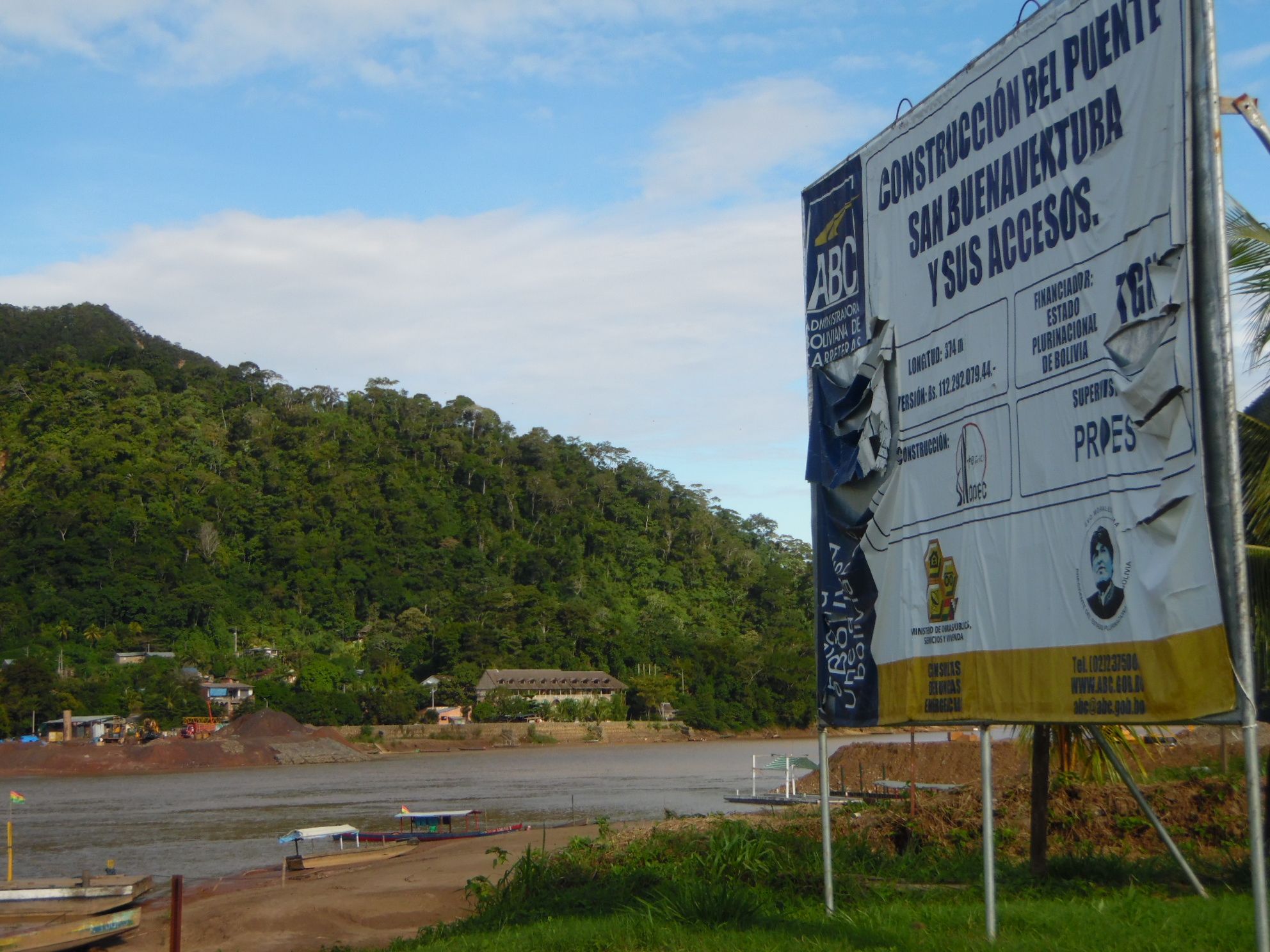 Cimientos del puente en Rurrenabaque. Foto de Mónica Oblitas